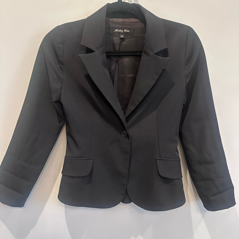 Women's Black Blazer, Excellent Fall/Winter layer, office jacket.